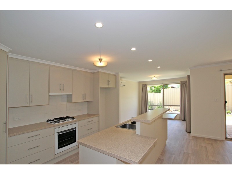 27 Pinkgum Avenue, Aldinga Beach SA 5173