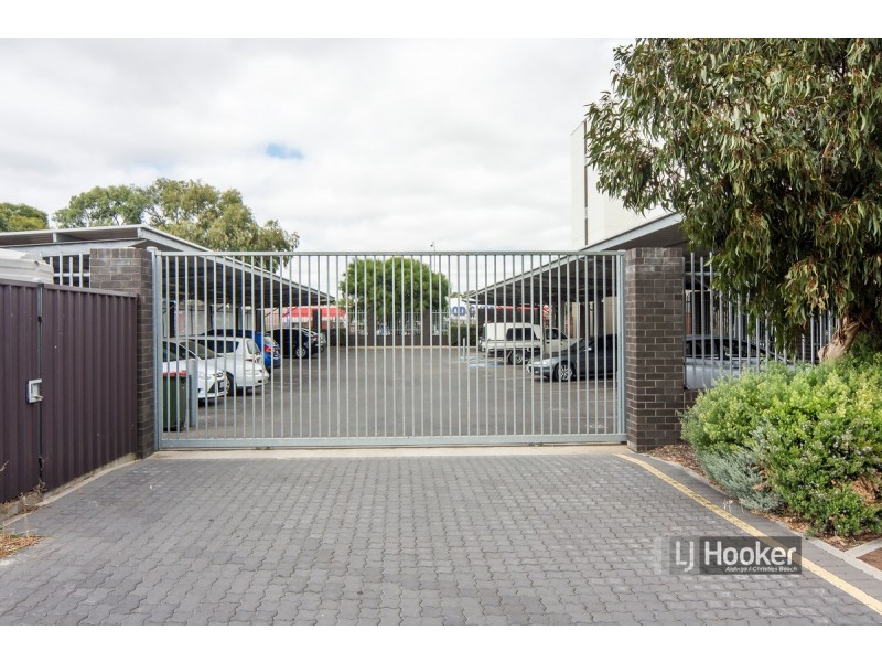 17/2 Ochre Place, Christie Downs SA 5164
