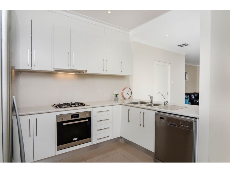 2A Robin Street, Port Noarlunga South SA 5167