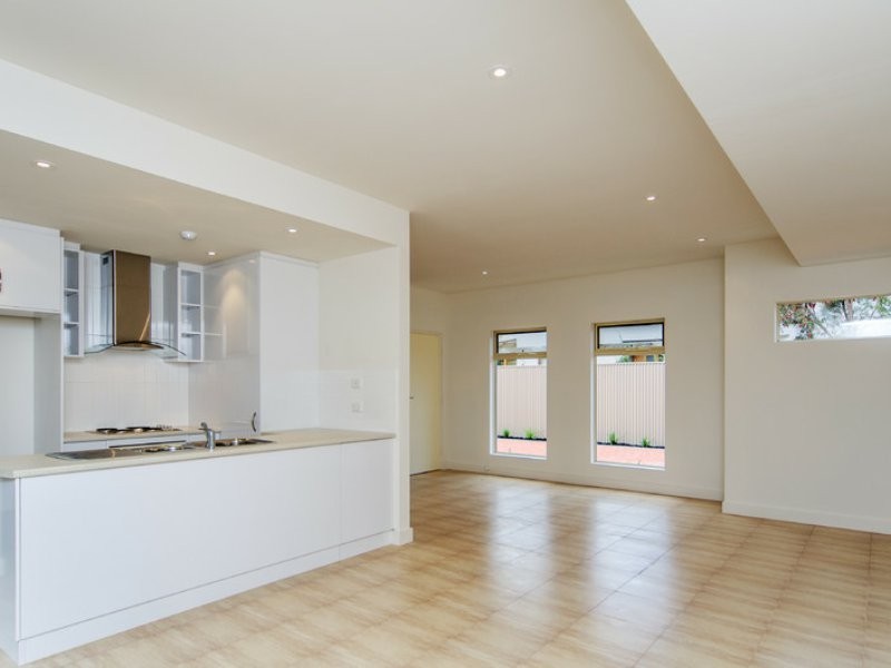 2/12 Whinnerah Avenue, Aldinga Beach SA 5173