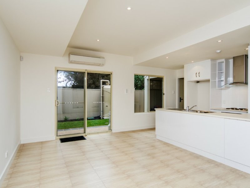 2/12 Whinnerah Avenue, Aldinga Beach SA 5173