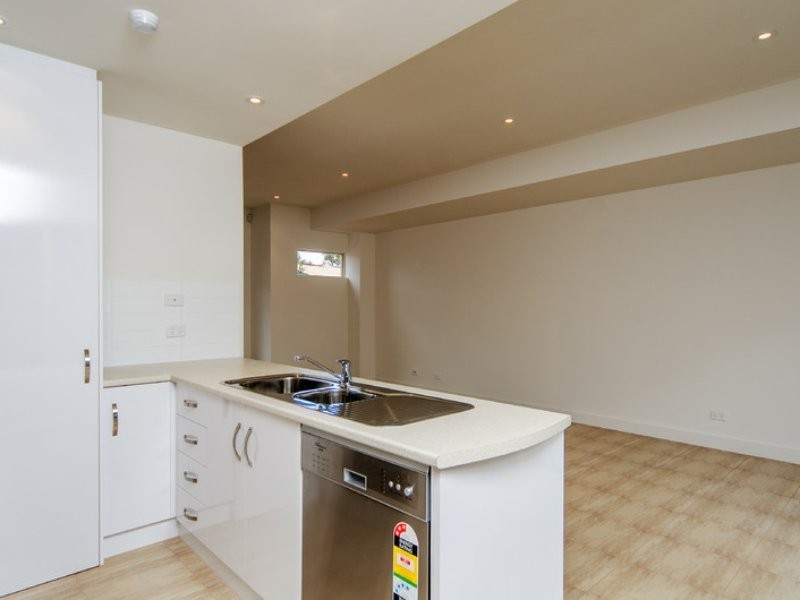 2/12 Whinnerah Avenue, Aldinga Beach SA 5173