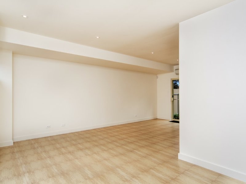 2/12 Whinnerah Avenue, Aldinga Beach SA 5173