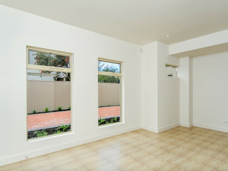 2/12 Whinnerah Avenue, Aldinga Beach SA 5173