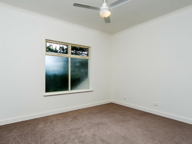 2/12 Whinnerah Avenue, Aldinga Beach SA 5173