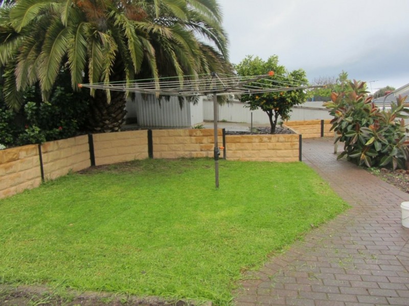 24 Beresford Avenue, Christie Downs SA 5164