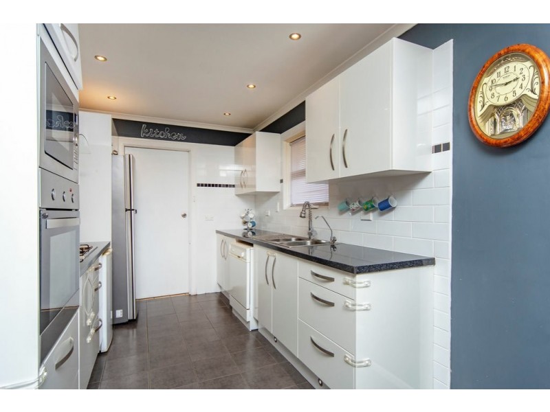 2 Julian Street, Christie Downs SA 5164