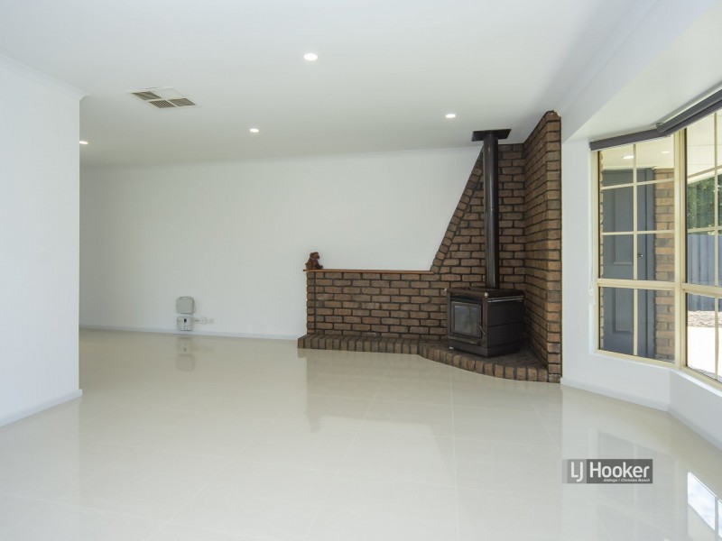 16 Oakley Crescent, Aldinga Beach SA 5173