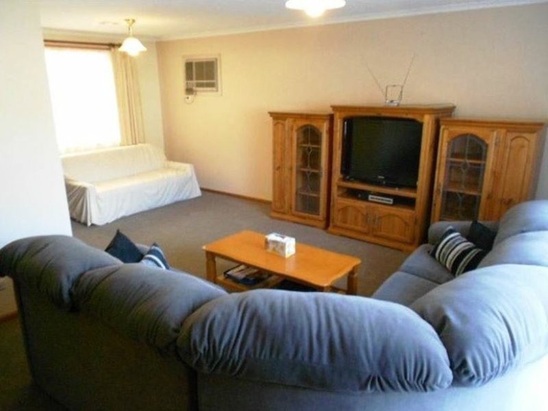 14 Queens Way, Woodcroft SA 5162