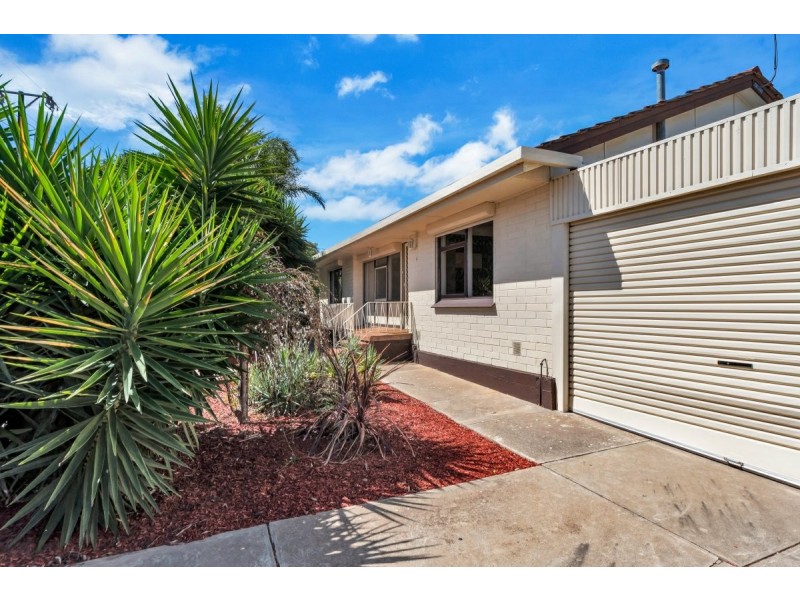 4 Adrian Street, Christie Downs SA 5164