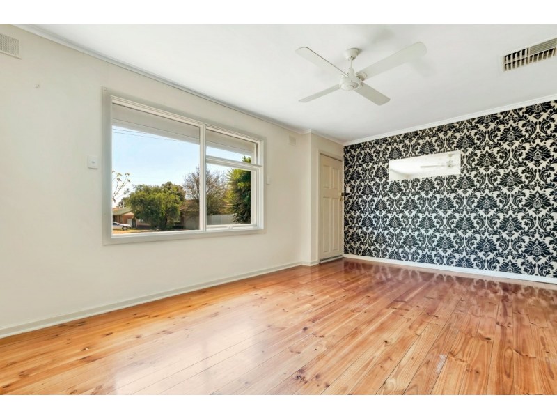 4 Adrian Street, Christie Downs SA 5164