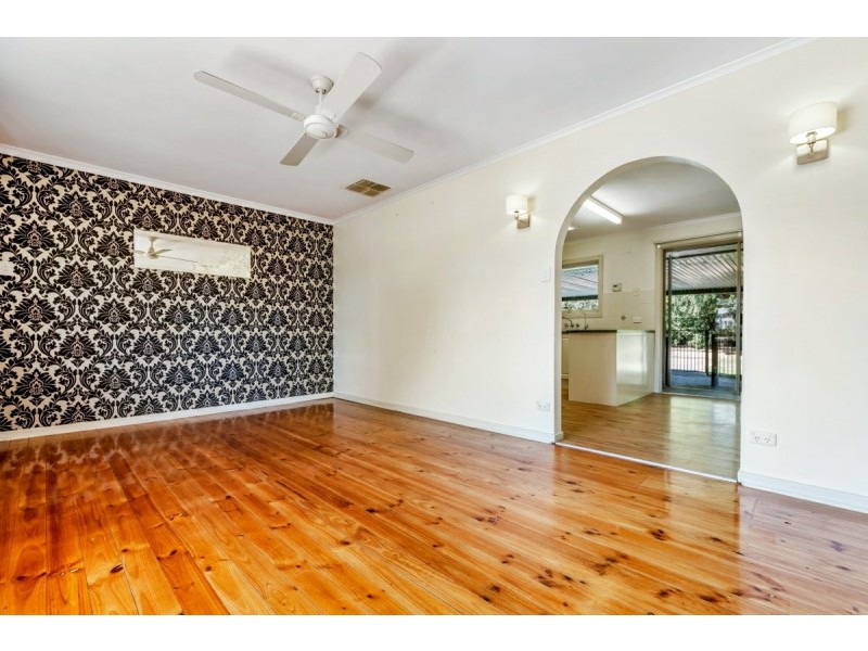 4 Adrian Street, Christie Downs SA 5164