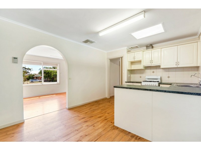 4 Adrian Street, Christie Downs SA 5164