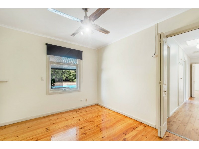 4 Adrian Street, Christie Downs SA 5164