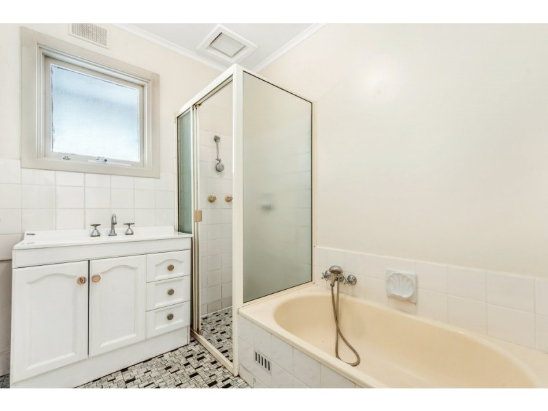 4 Adrian Street, Christie Downs SA 5164