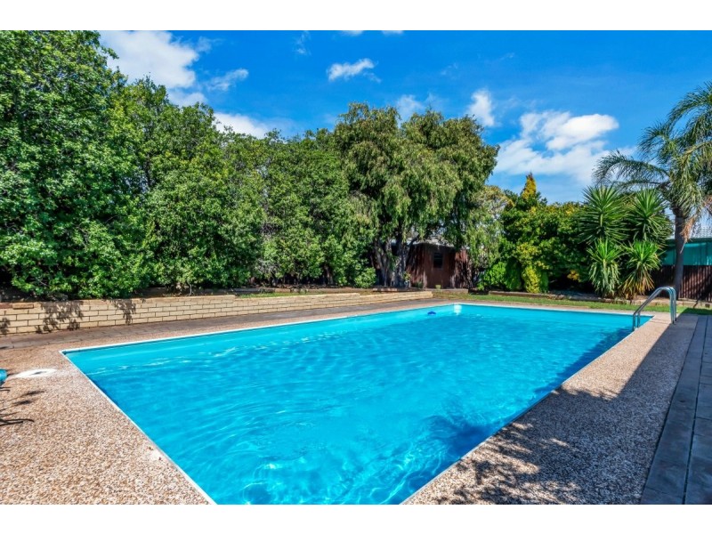 4 Adrian Street, Christie Downs SA 5164