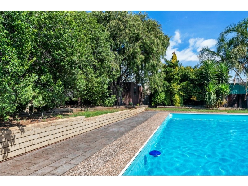 4 Adrian Street, Christie Downs SA 5164