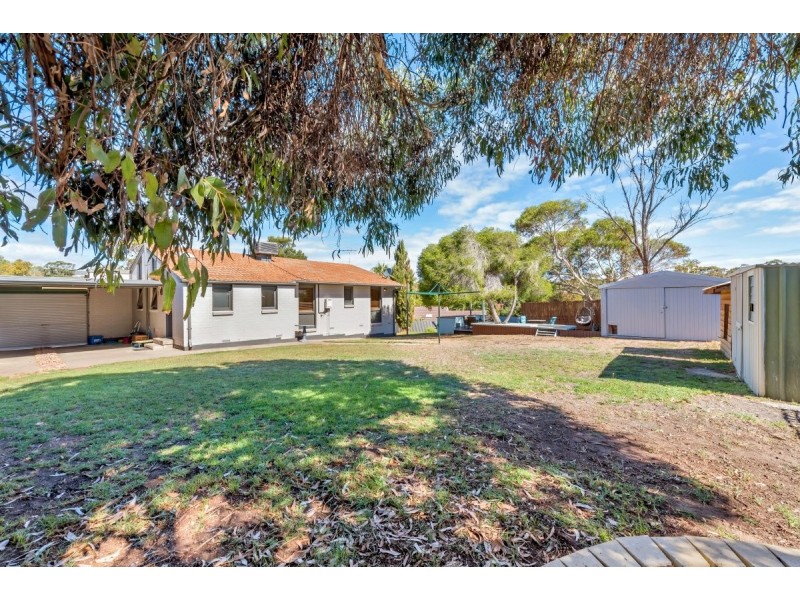 4 Stephen Crescent, Christie Downs SA 5164