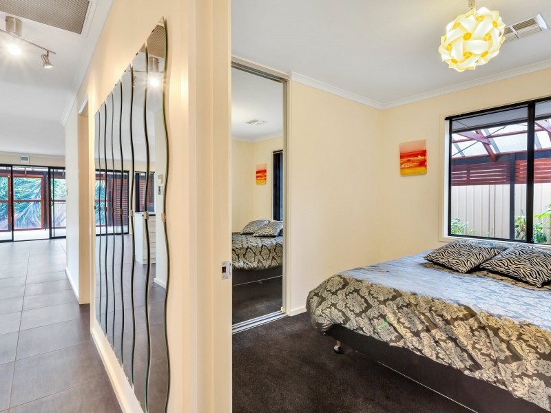 24 Halcyon Cct, Aldinga Beach SA 5173