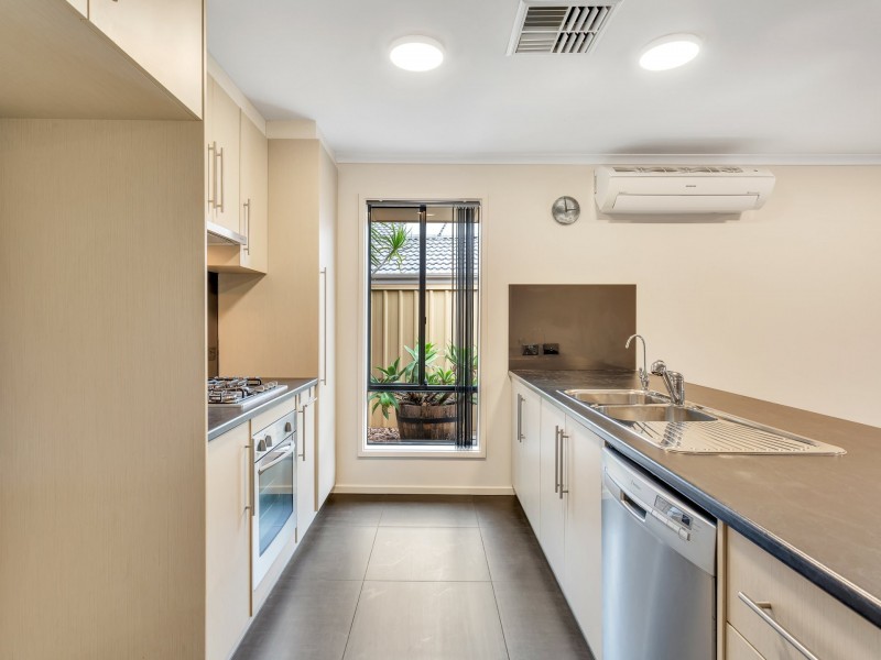 24 Halcyon Cct, Aldinga Beach SA 5173