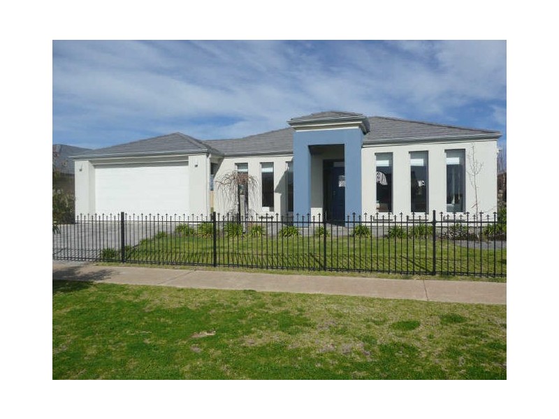 10 Nicholl Avenue, Aldinga Beach SA 5173