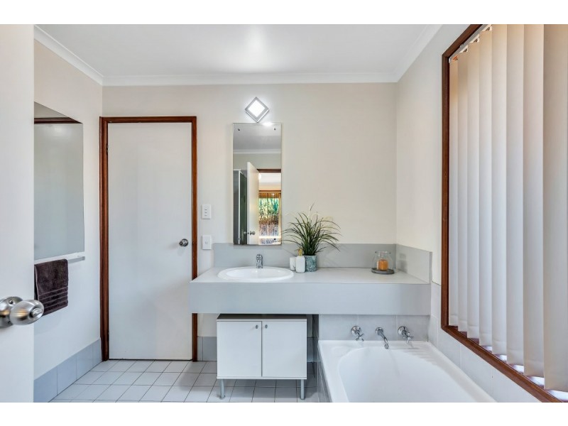 30 Lantern Drive, Seaford Rise SA 5169