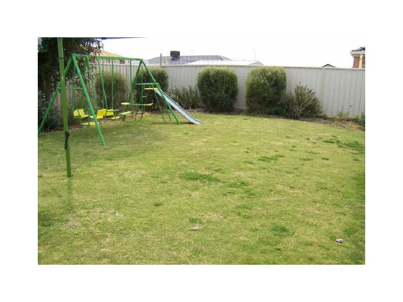 11 Cockle Avenue, Aldinga Beach SA 5173