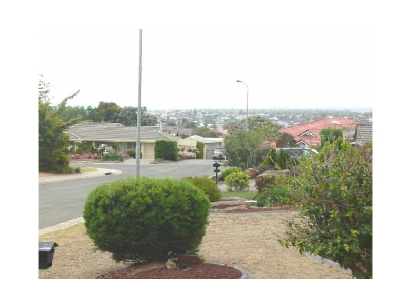 12 Preston Court, Moana SA 5169