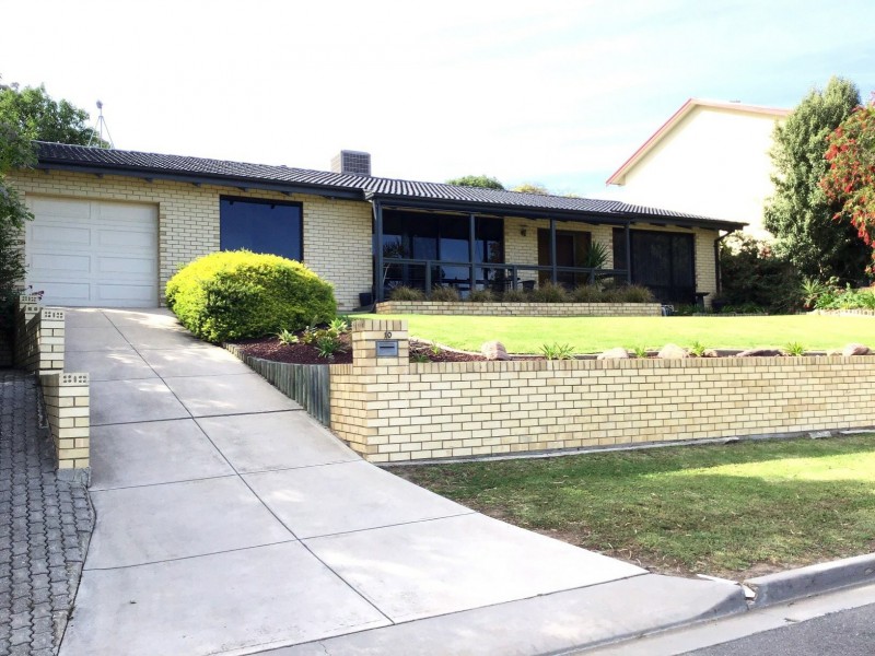 10 Madeline Crescent, Hallett Cove SA 5158