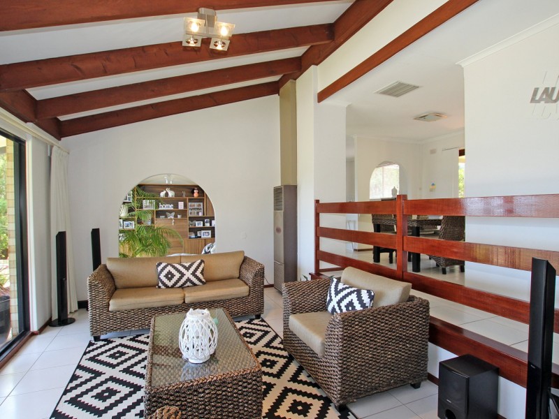 10 Madeline Crescent, Hallett Cove SA 5158