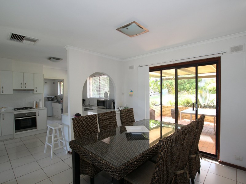 10 Madeline Crescent, Hallett Cove SA 5158