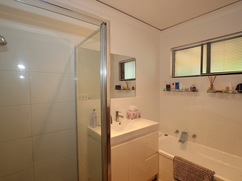 10 Madeline Crescent, Hallett Cove SA 5158