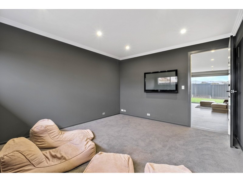 4 Duncanson Avenue, Sellicks Beach SA 5174