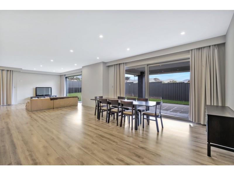 4 Duncanson Avenue, Sellicks Beach SA 5174