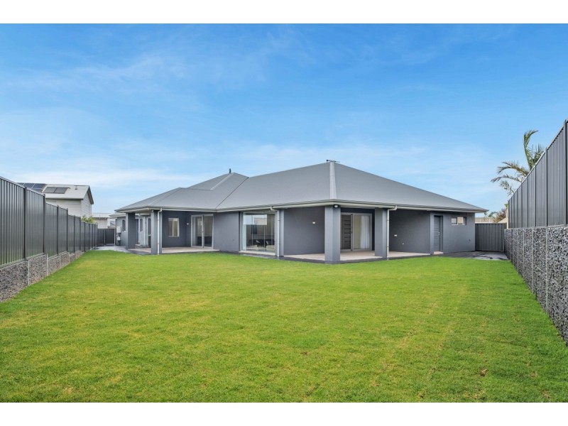 4 Duncanson Avenue, Sellicks Beach SA 5174