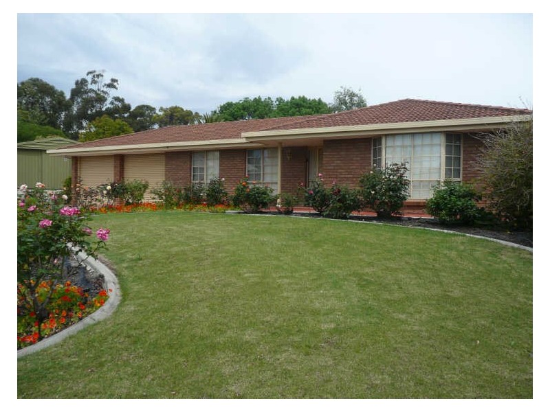 11 Andrew Henning Place, Willunga SA 5172