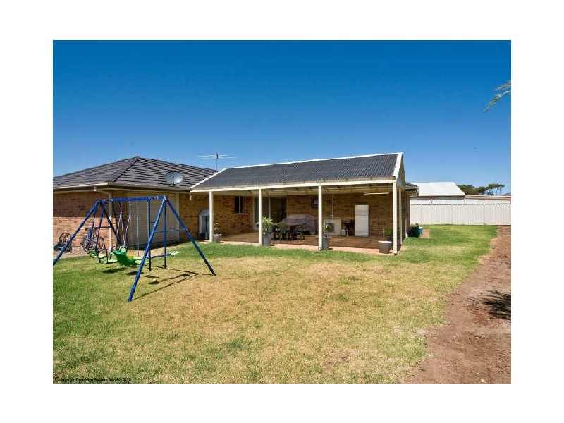 32 Barracoota Crescent, Aldinga Beach SA 5173