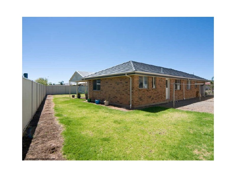 32 Barracoota Crescent, Aldinga Beach SA 5173