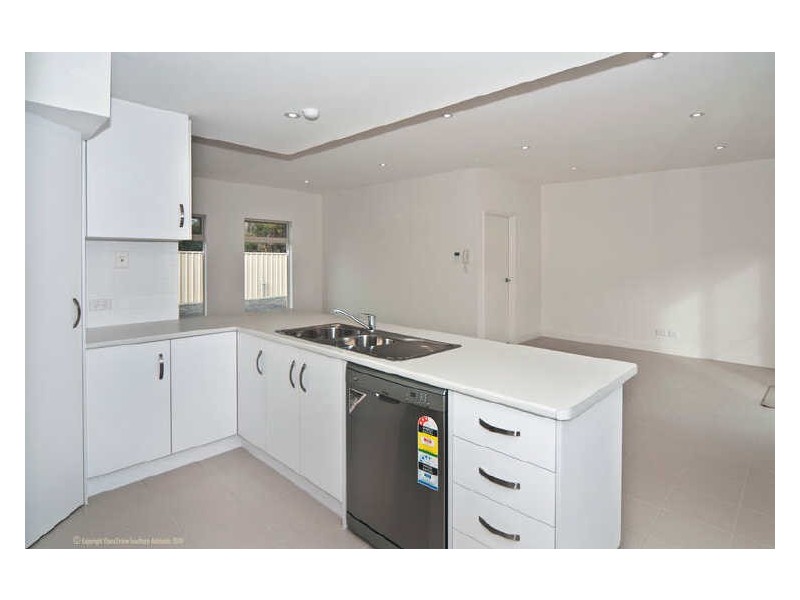 2 & 3 & 4/2 Whinnerah Avenue, Aldinga Beach SA 5173