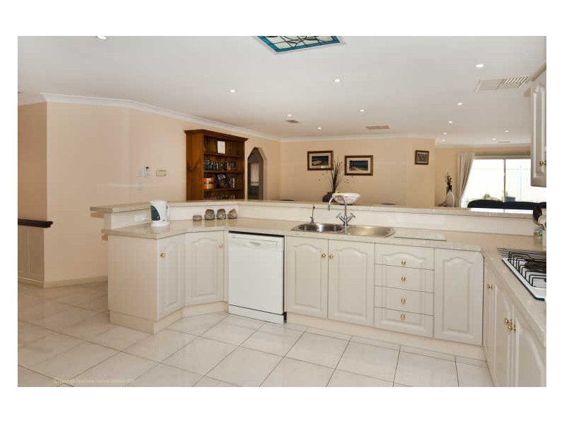 24 Augusta Drive, Seaford Rise SA 5169