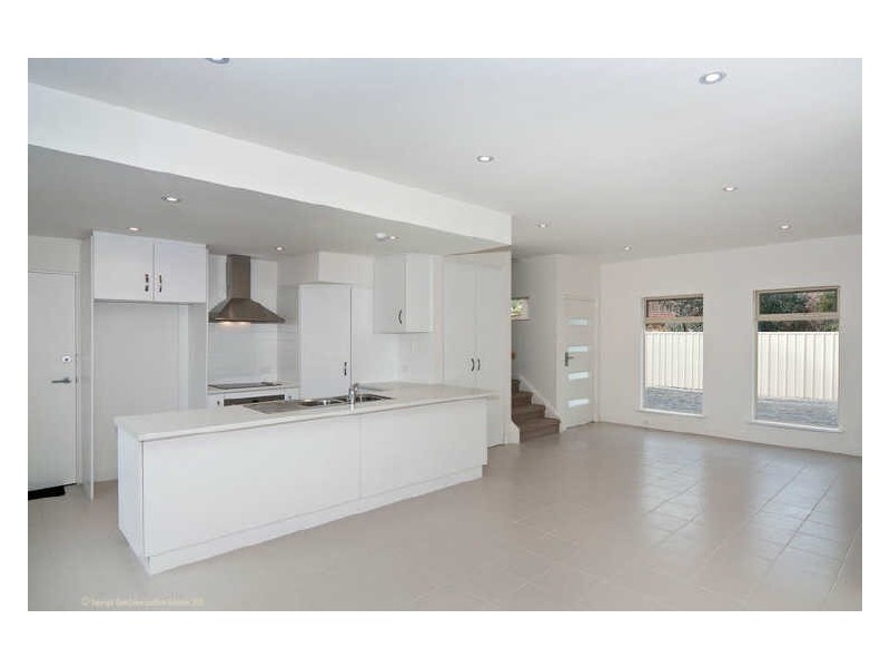 1/2 Whinnerah Avenue, Aldinga Beach SA 5173