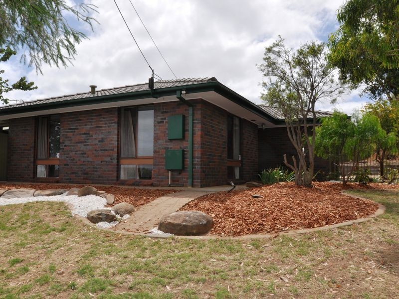 28 Trelawney Crs, Huntfield Heights SA 5163