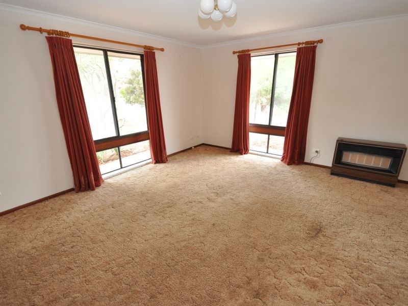 28 Trelawney Crs, Huntfield Heights SA 5163