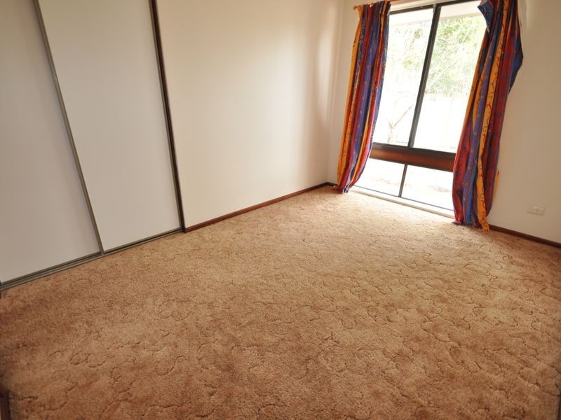 28 Trelawney Crs, Huntfield Heights SA 5163