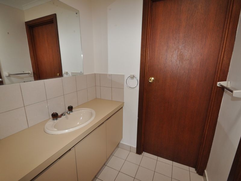 28 Trelawney Crs, Huntfield Heights SA 5163