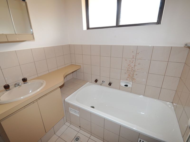 28 Trelawney Crs, Huntfield Heights SA 5163