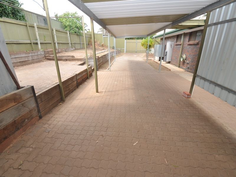 28 Trelawney Crs, Huntfield Heights SA 5163