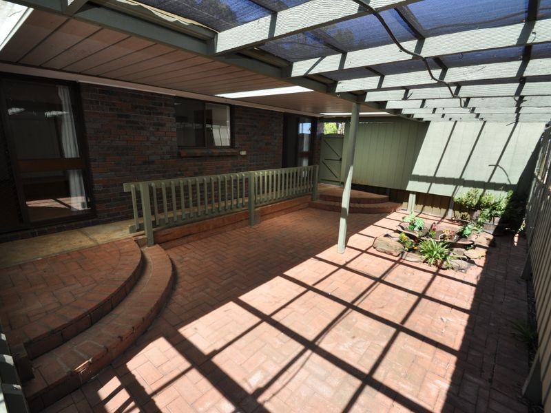 28 Trelawney Crs, Huntfield Heights SA 5163