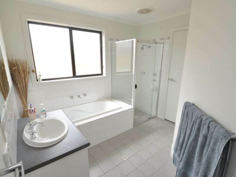 28 Blue Bay Avenue, Aldinga Beach SA 5173