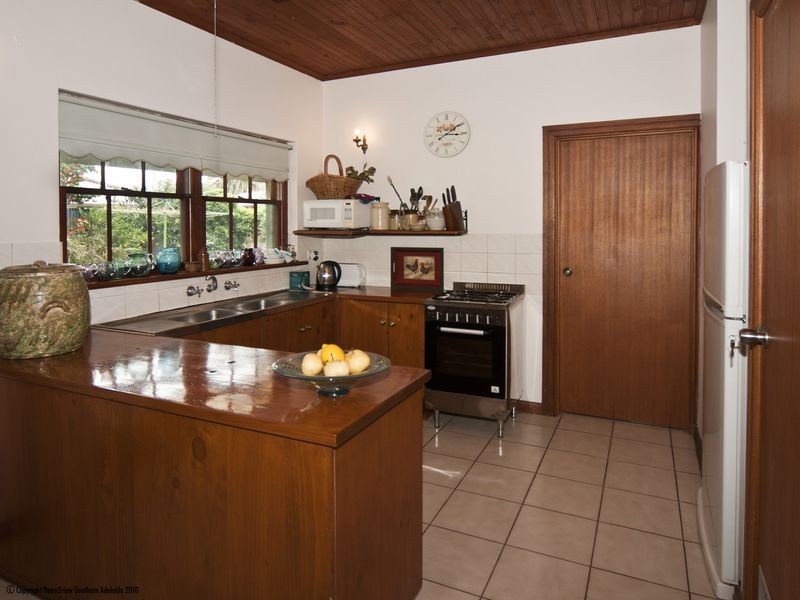 9 Irving Road, Aldinga Beach SA 5173